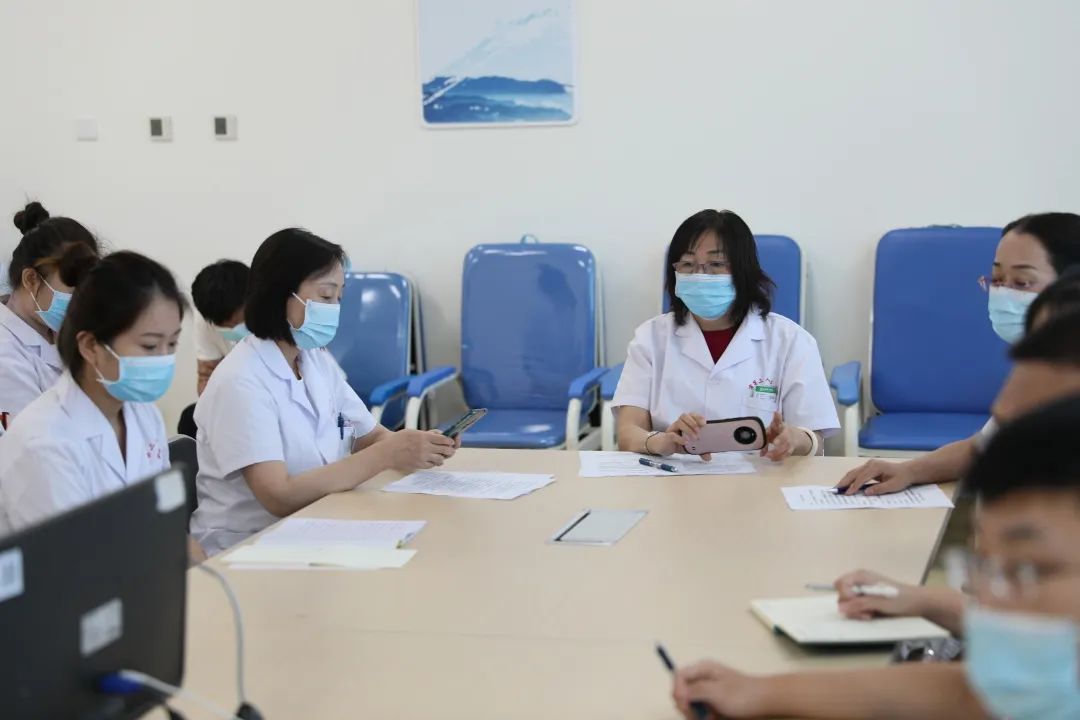 全省首家！中國醫(yī)科大學(xué)附屬第一醫(yī)院專家來“查房”，家門口享國內(nèi)優(yōu)質(zhì)醫(yī)療資源！(圖2)