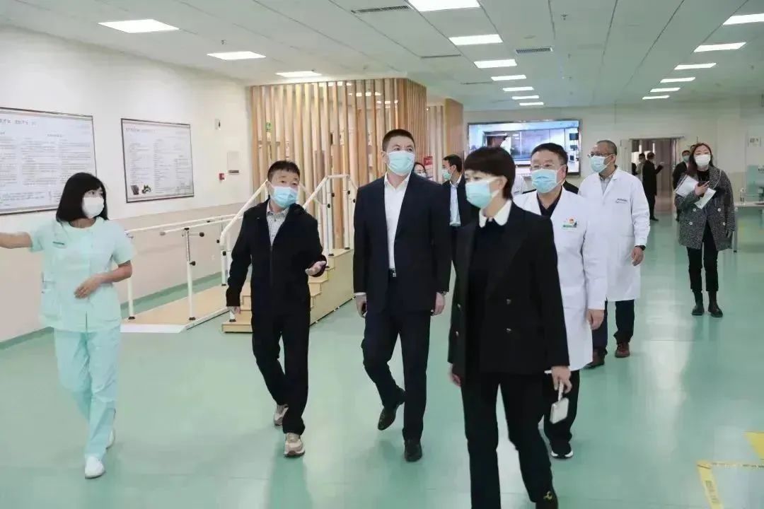 龍港區(qū)人大、區(qū)政府領導一行視察調研龍港國際醫(yī)療健康產業(yè)園(圖6)