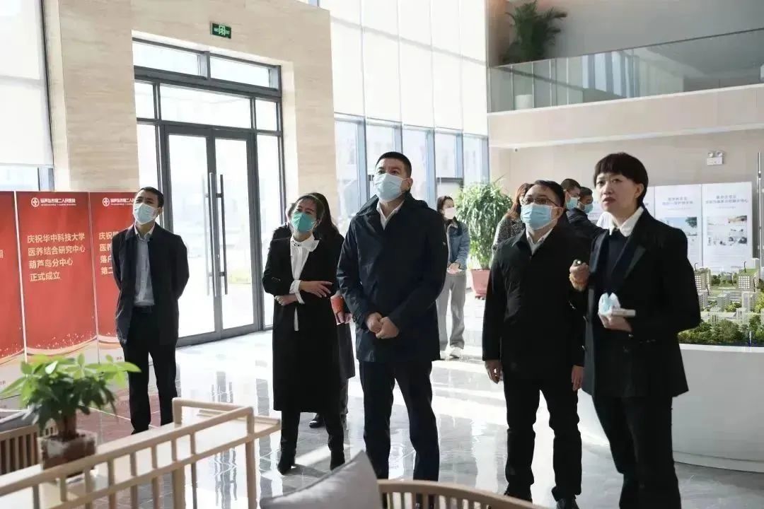 龍港區(qū)人大、區(qū)政府領導一行視察調研龍港國際醫(yī)療健康產業(yè)園(圖9)