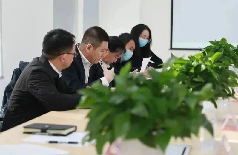 龍港區(qū)人大、區(qū)政府領導一行視察調研龍港國際醫(yī)療健康產業(yè)園(圖13)