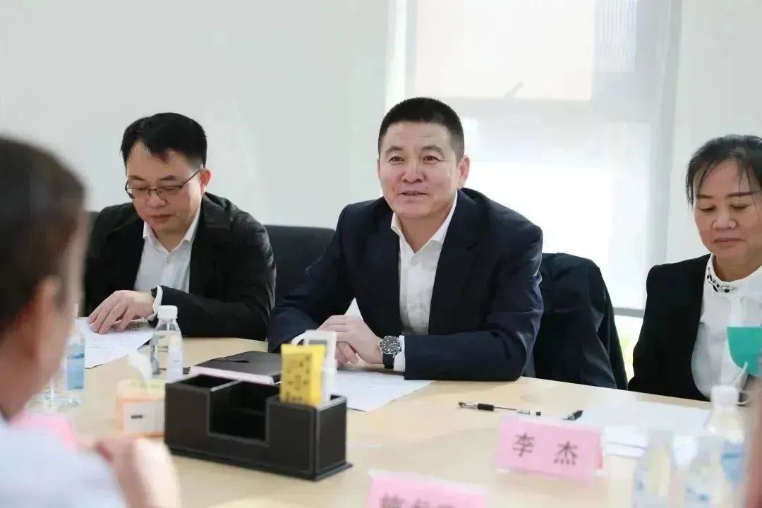 龍港區(qū)人大、區(qū)政府領導一行視察調研龍港國際醫(yī)療健康產業(yè)園(圖11)
